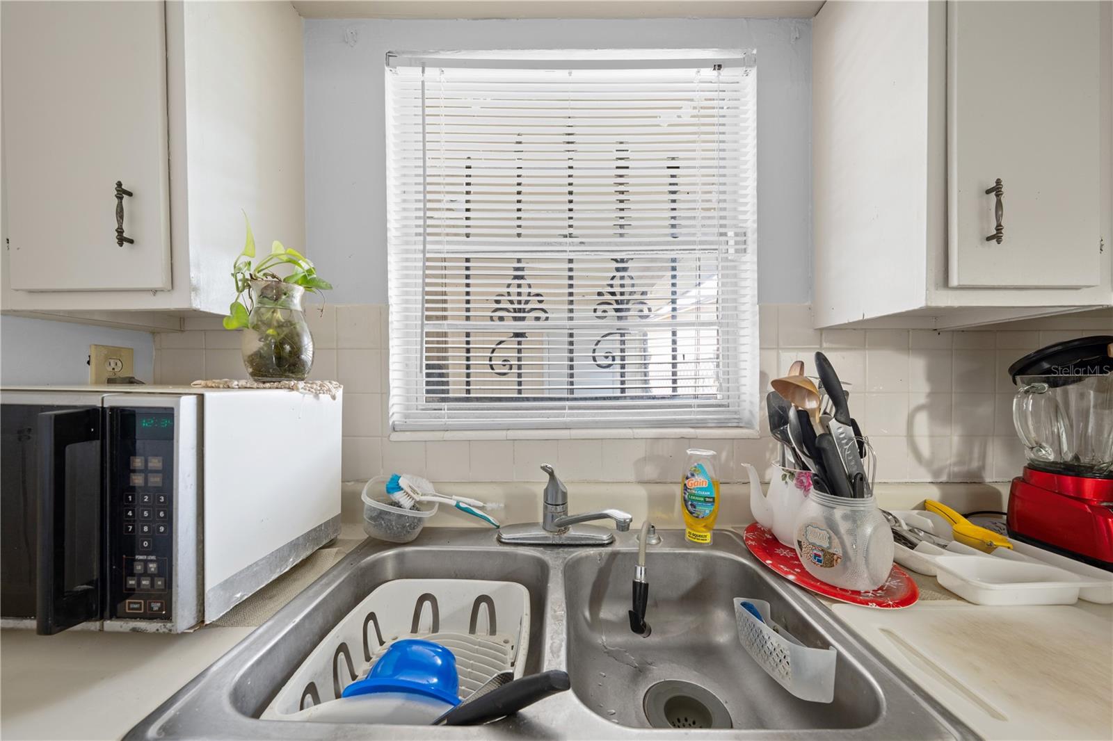 Image 11 of 32 For 2717 Santana Avenue