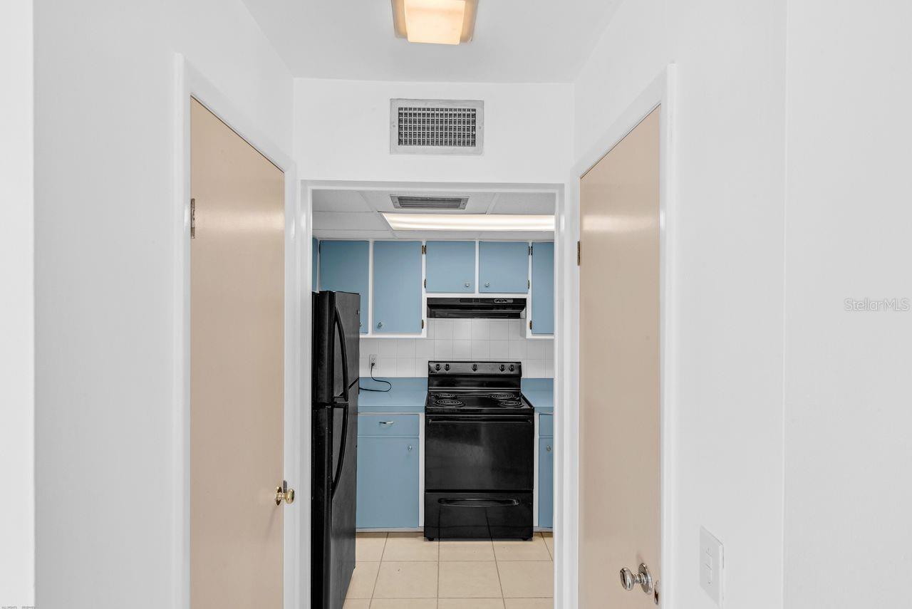 Image 16 of 29 For 121 Caribbean Street 140