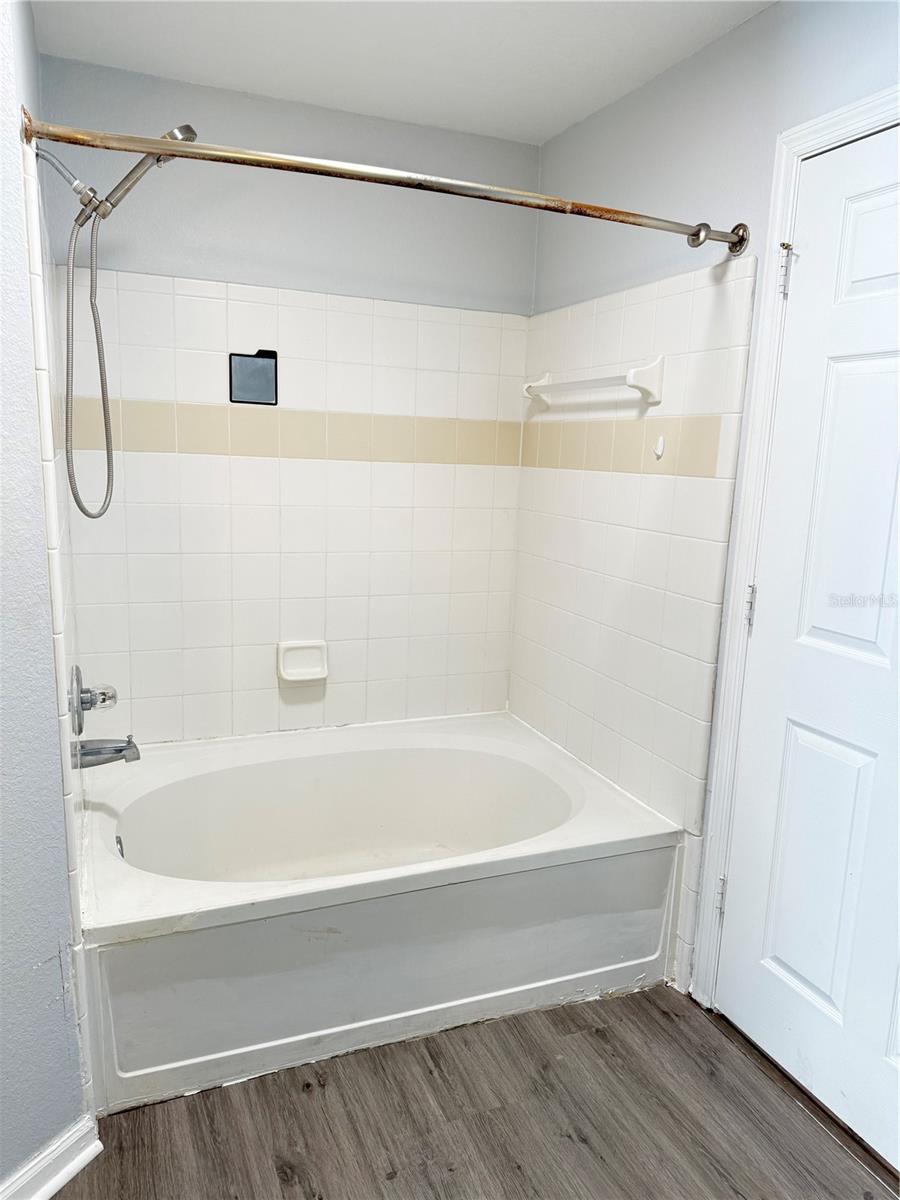 Image 12 of 18 For 2801 Chancellorsville Drive 632