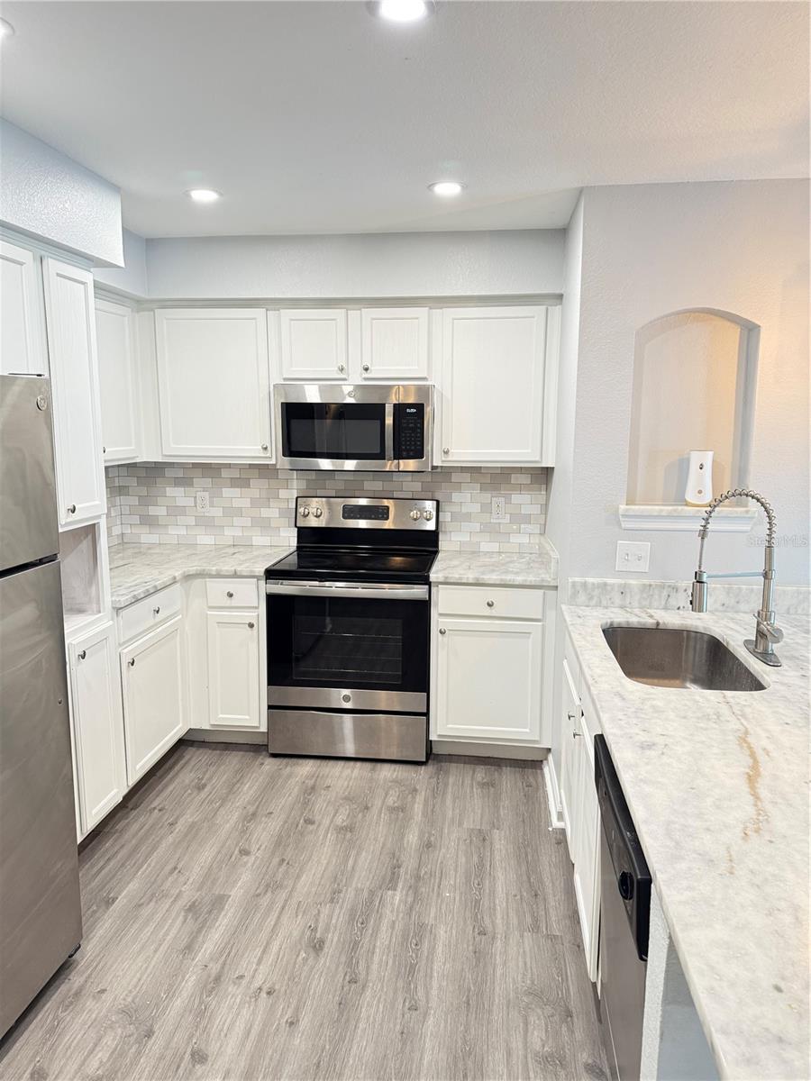 Image 4 of 18 For 2801 Chancellorsville Drive 632