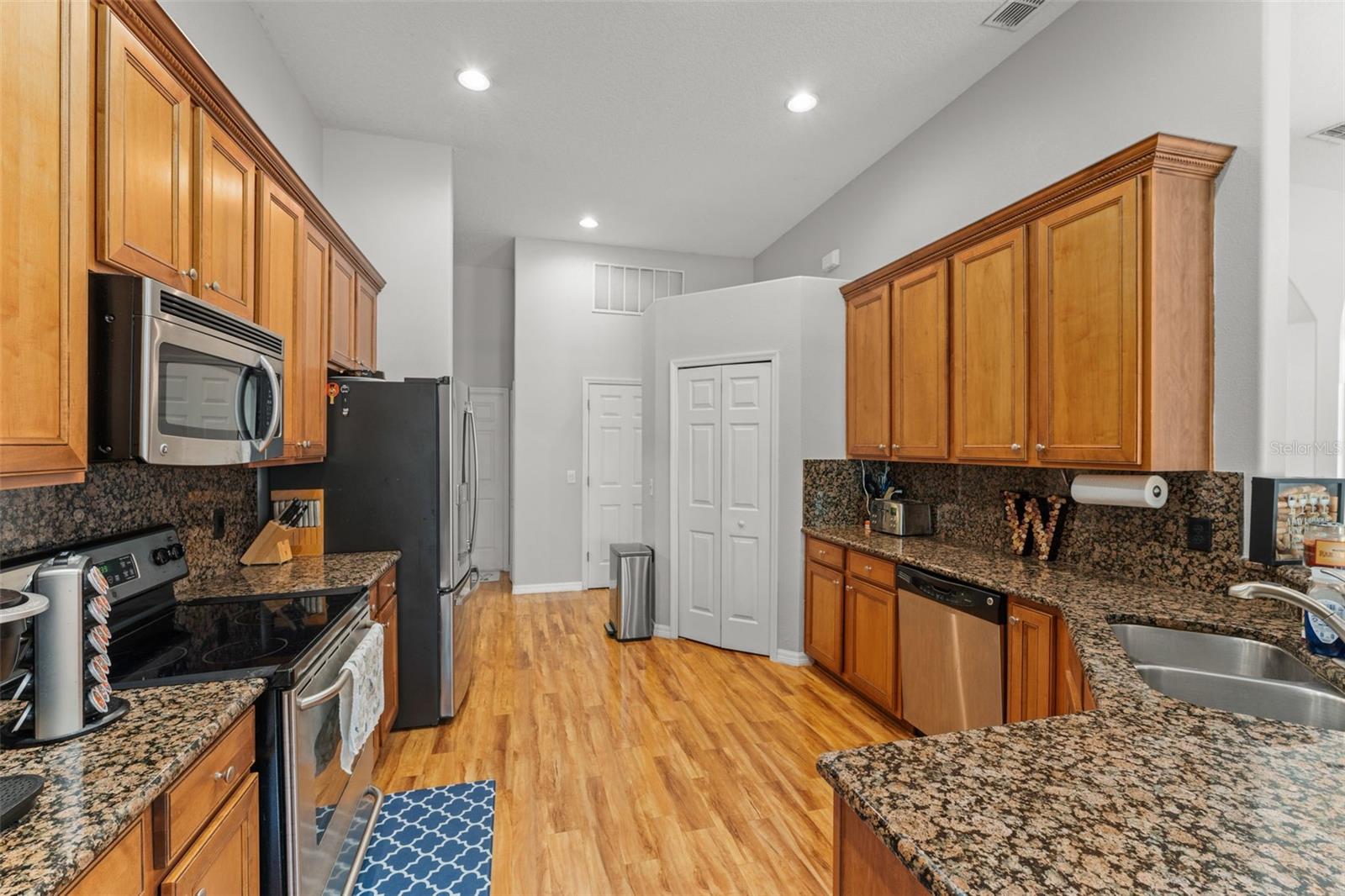 Image 21 of 52 For 4011 Chippewa Court