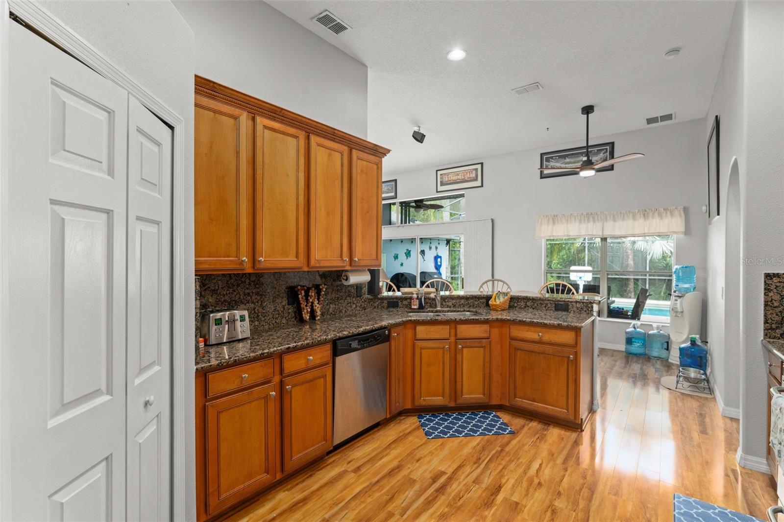 Image 22 of 52 For 4011 Chippewa Court