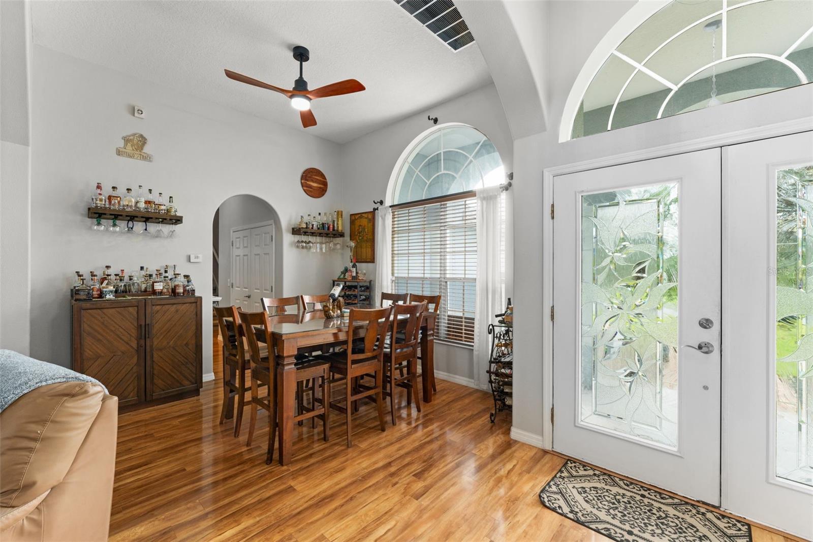 Image 6 of 52 For 4011 Chippewa Court
