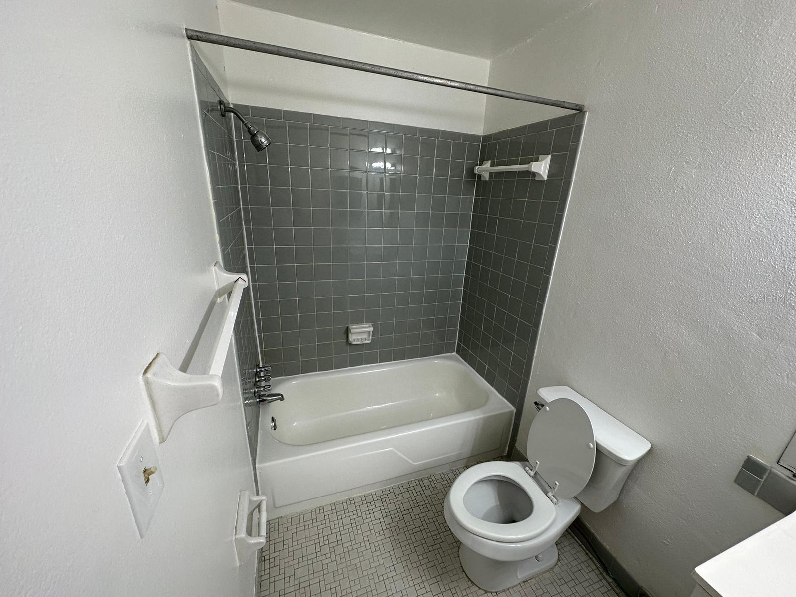 Image 11 of 31 For 1830 Maravilla Avenue 314