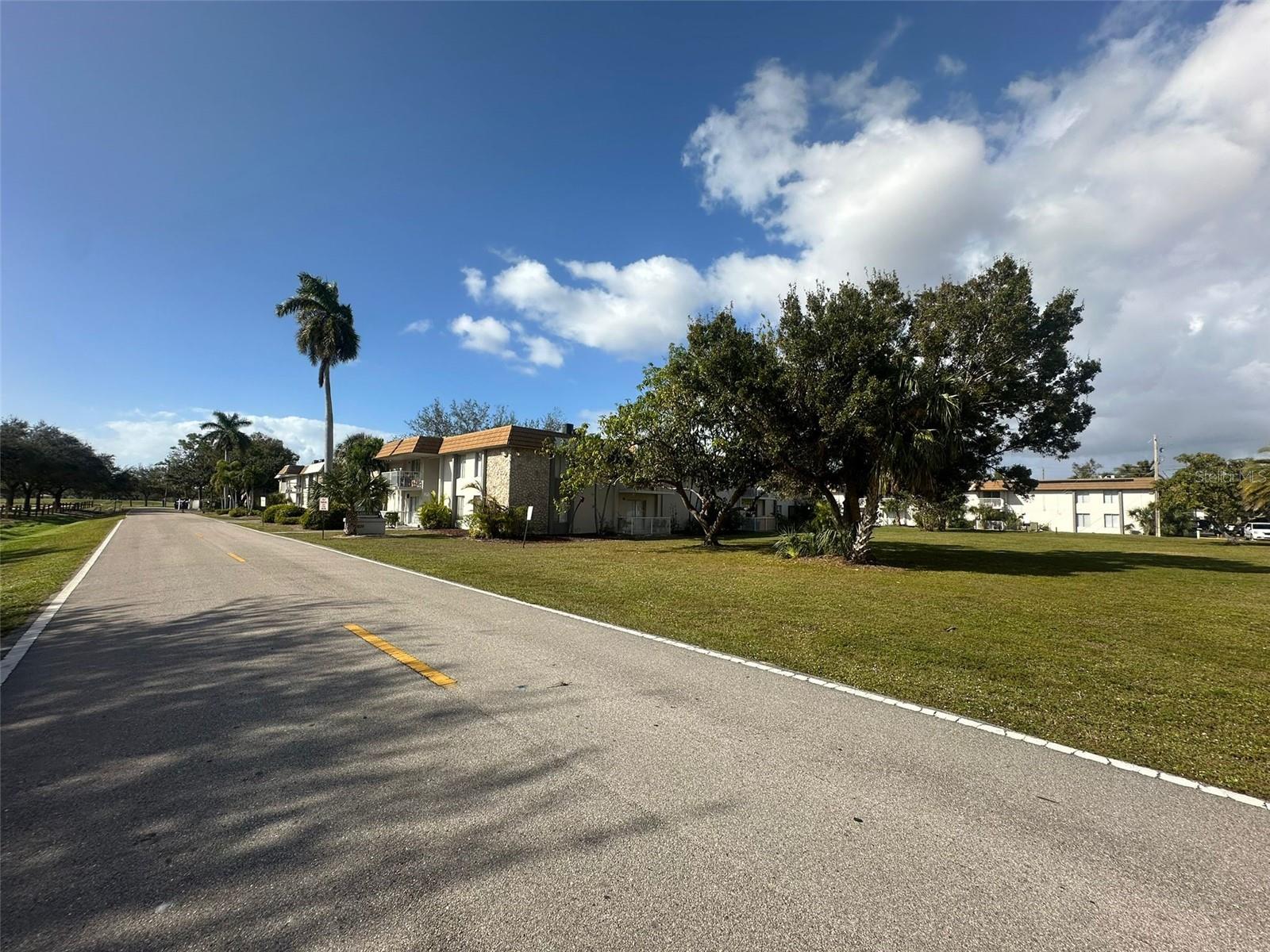 Image 18 of 31 For 1830 Maravilla Avenue 314