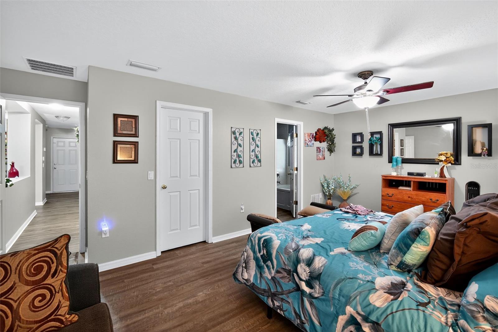 Image 13 of 29 For 2608 Whitewood Road