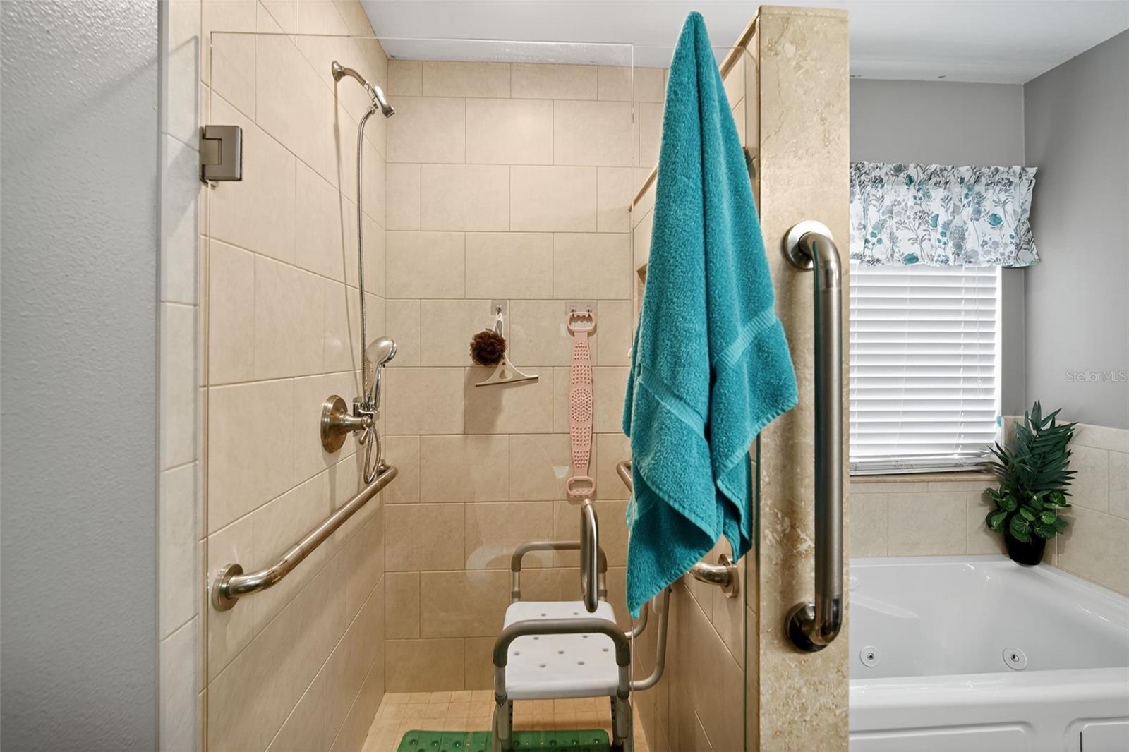 Image 16 of 29 For 2608 Whitewood Road