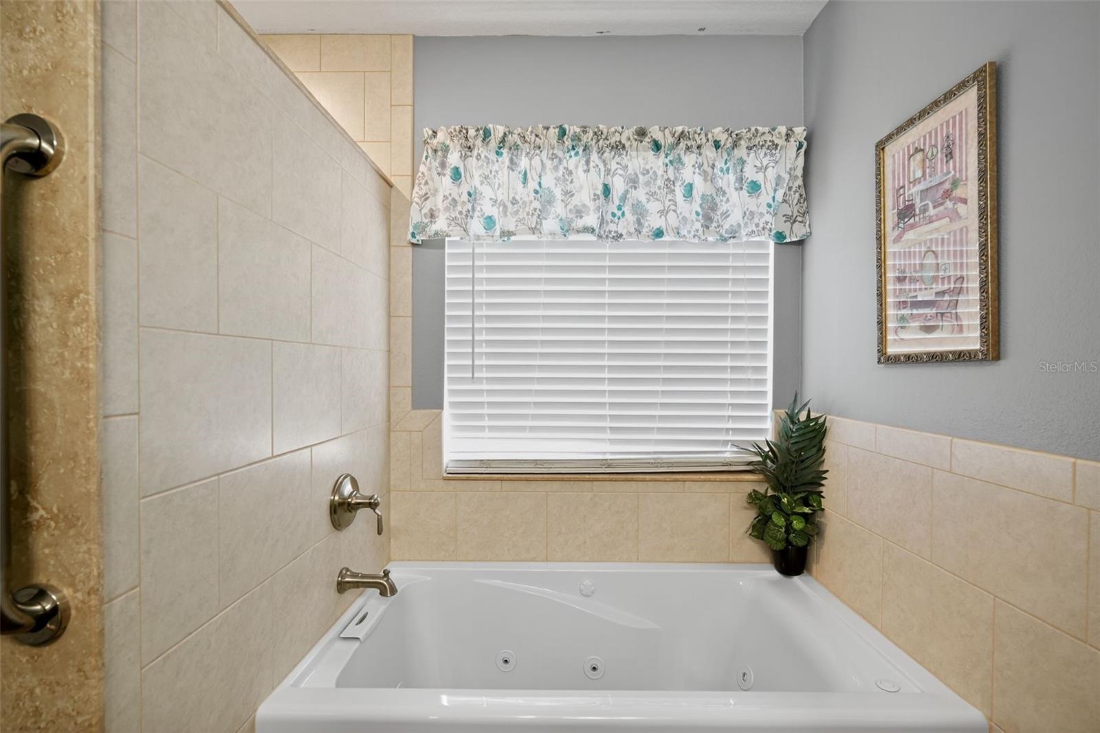 Image 17 of 29 For 2608 Whitewood Road