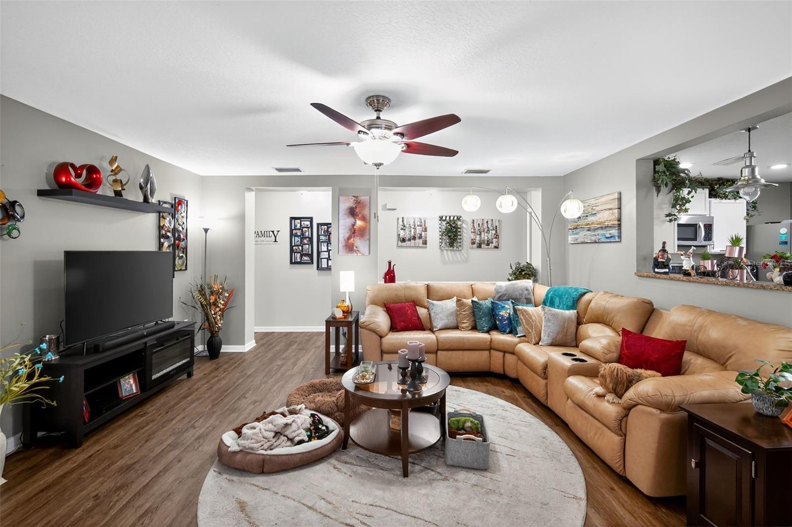 Image 4 of 29 For 2608 Whitewood Road