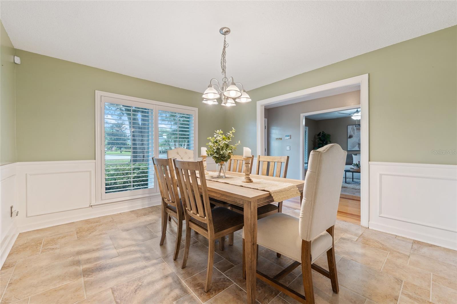 Image 9 of 52 For 137 Spring Chase Circle