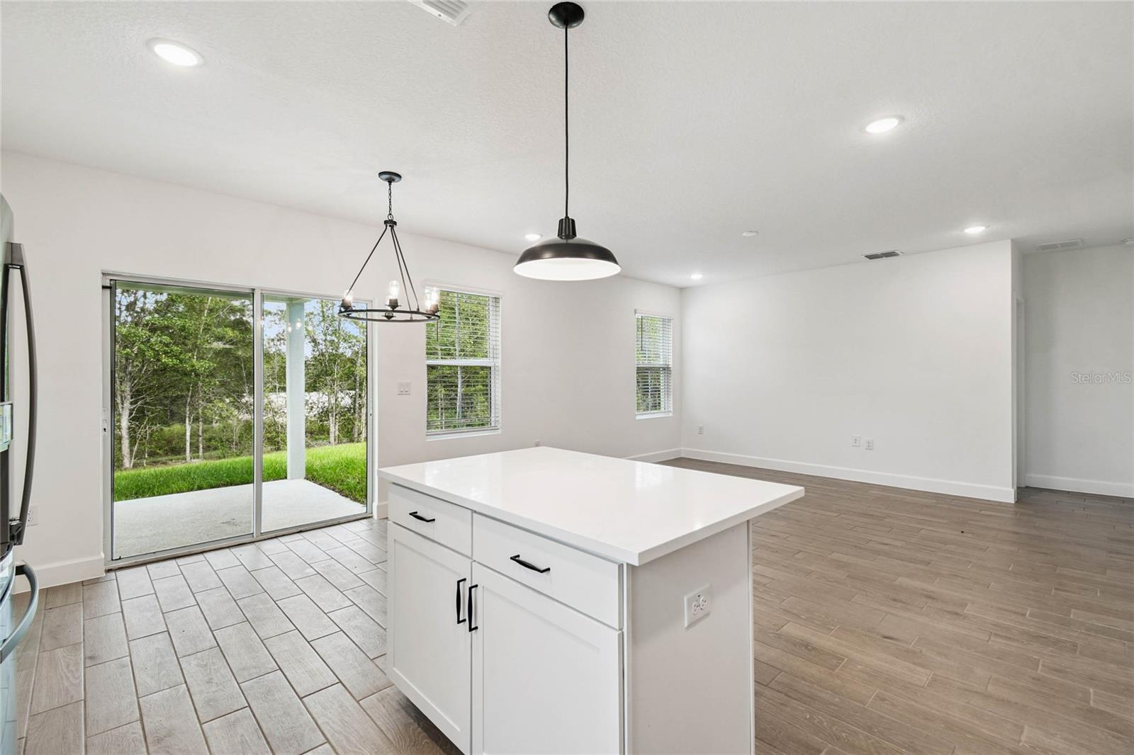 Image 4 of 32 For 8279 Travis Drive 48