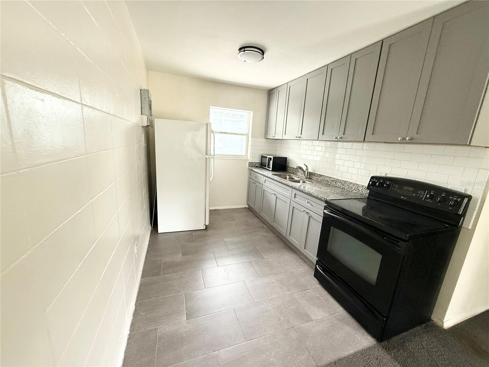 Image 6 of 18 For 639 Ramona Lane 6