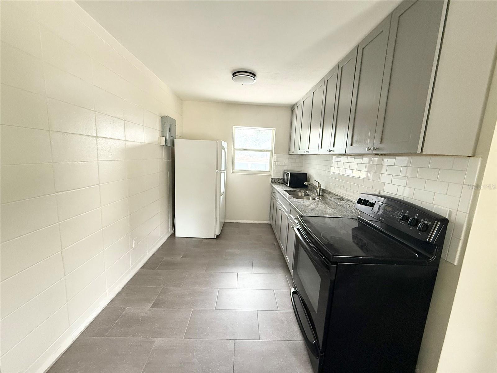 Image 7 of 18 For 639 Ramona Lane 6