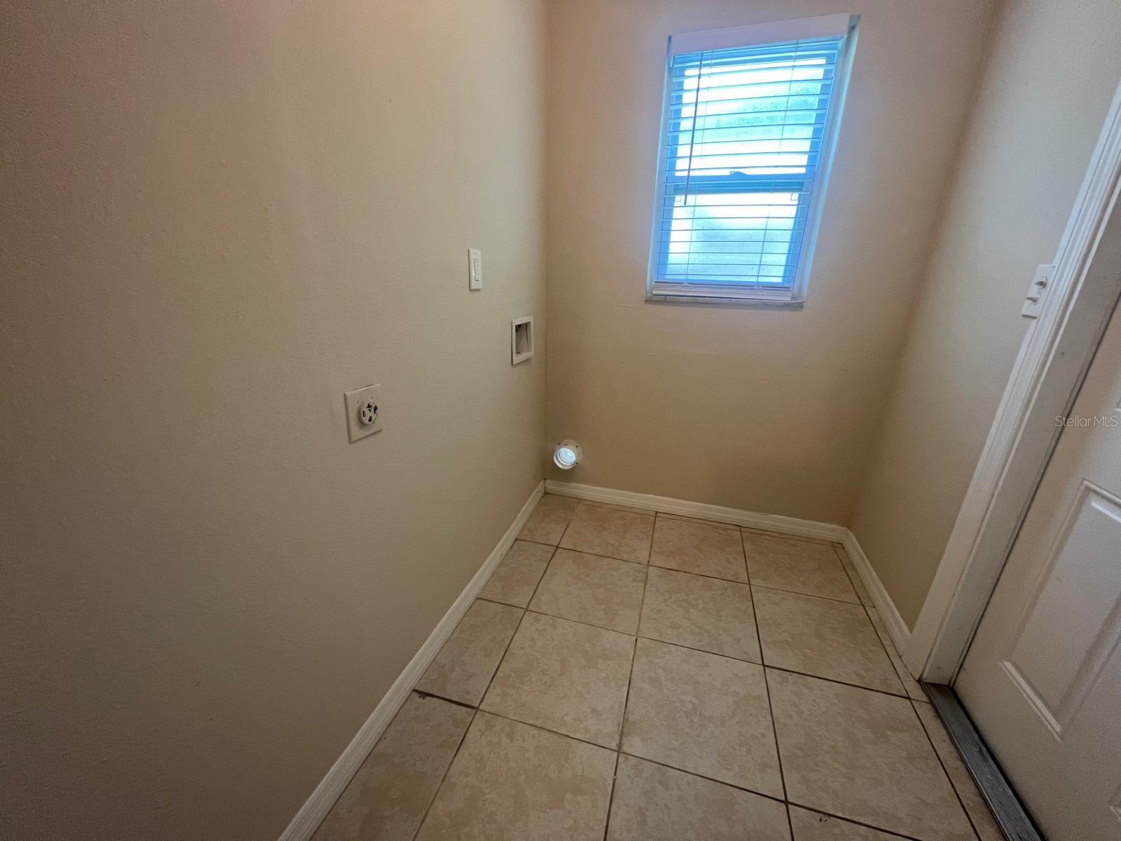 Image 11 of 15 For 2130 Messina Avenue