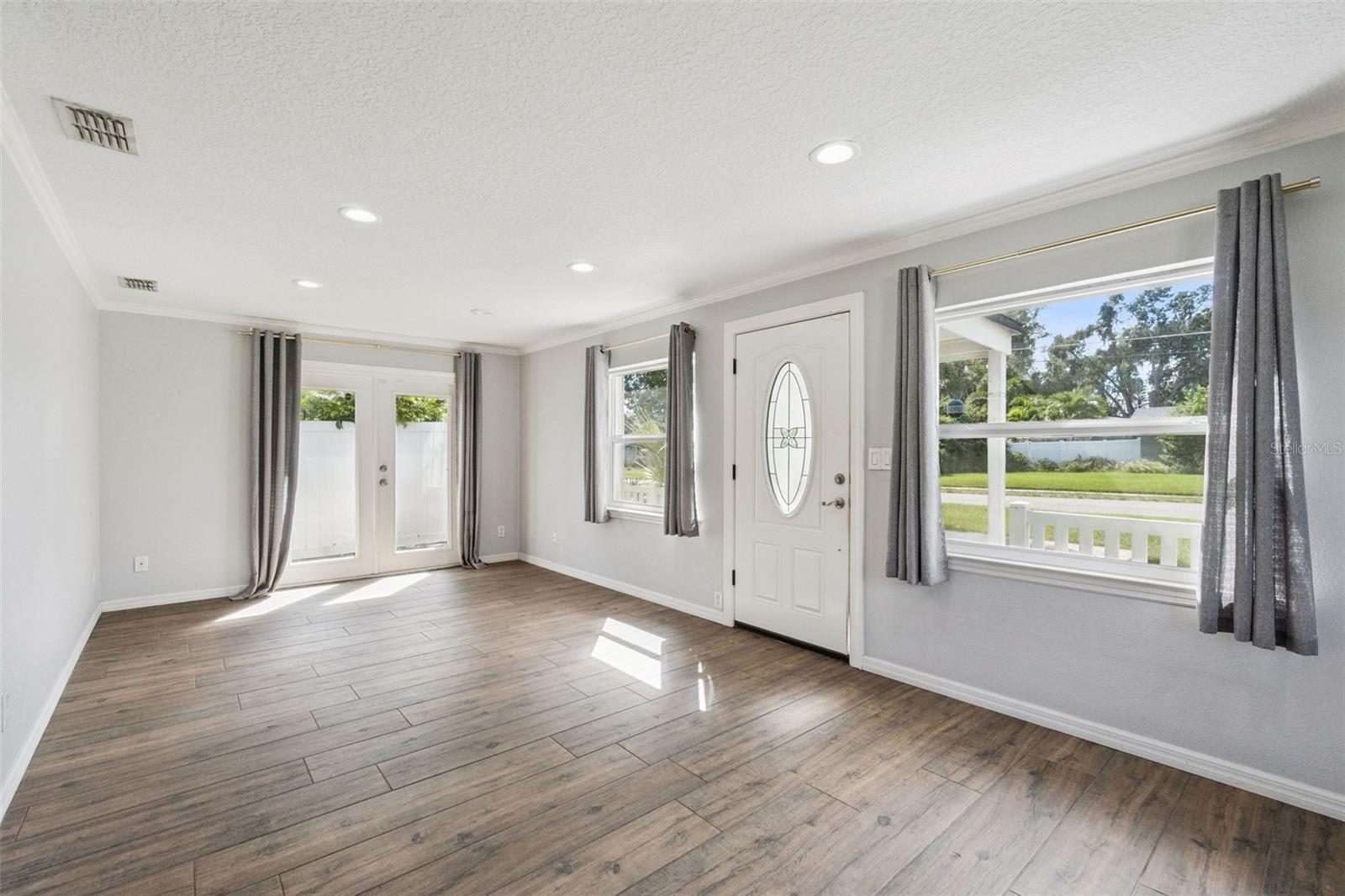 Image 3 of 32 For 740 Baffie Avenue