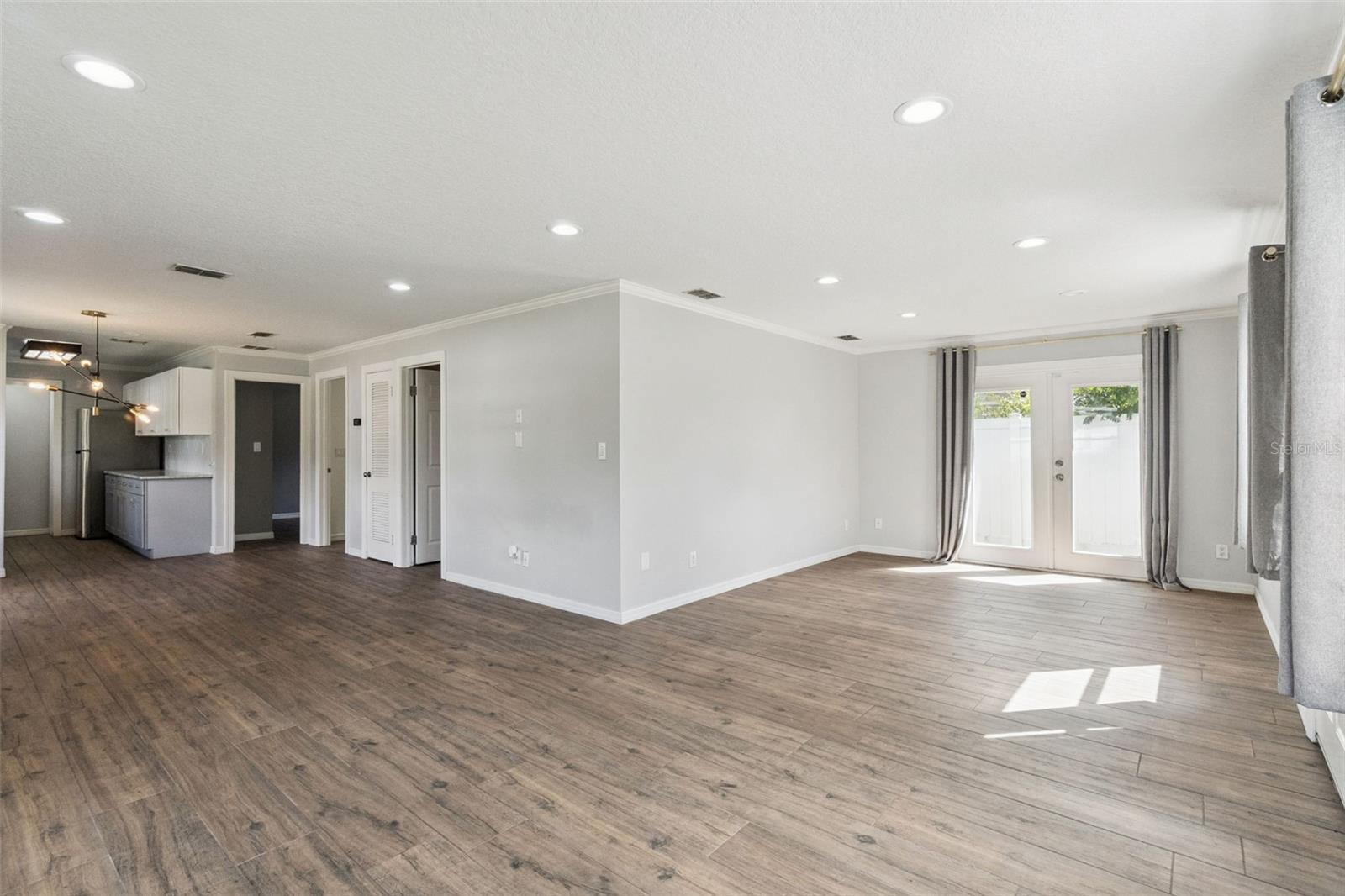 Image 4 of 32 For 740 Baffie Avenue