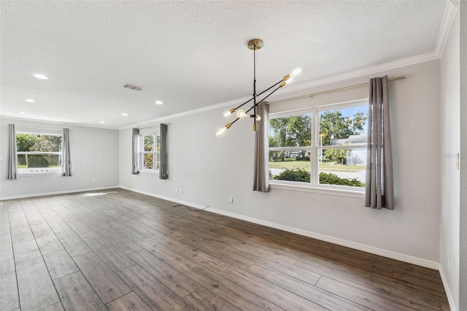 Image 8 of 32 For 740 Baffie Avenue