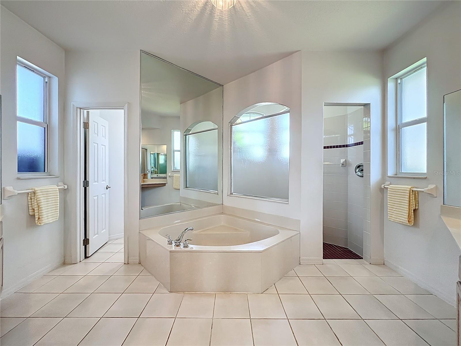 Image 27 of 48 For 3311 Sterling Lake Circle