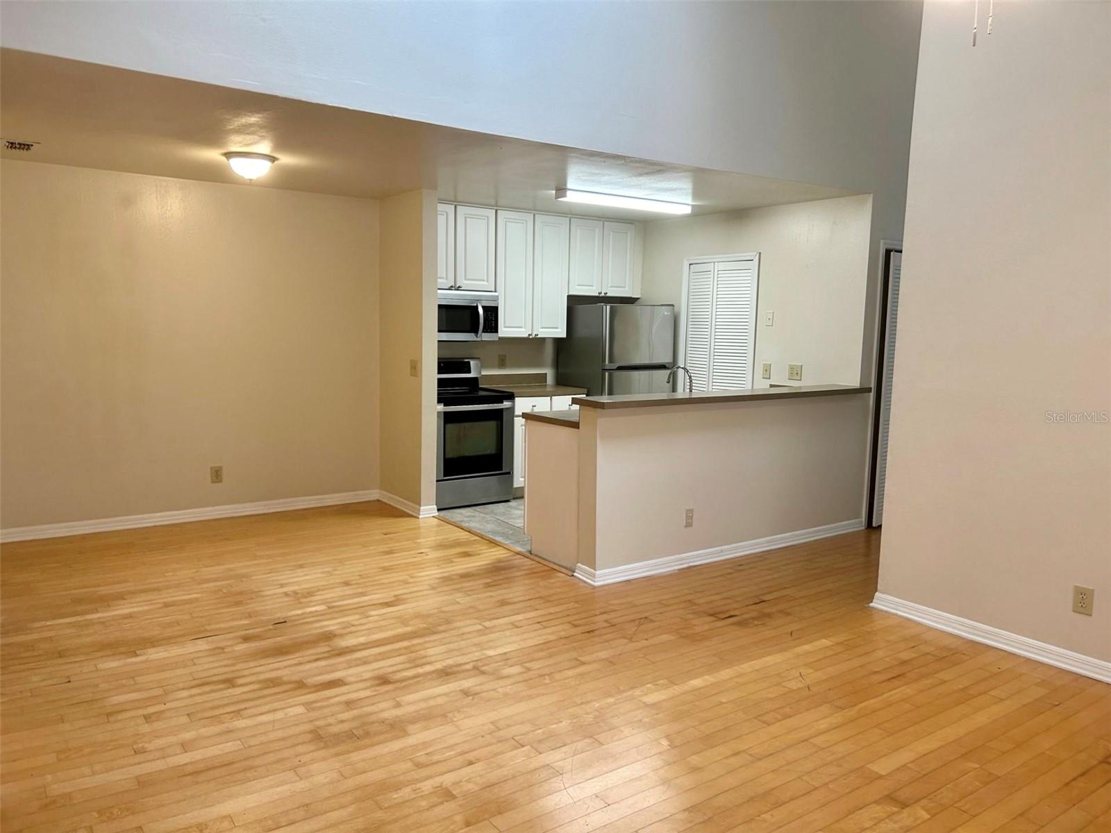 Image 3 of 23 For 5968 Westgate Drive 304