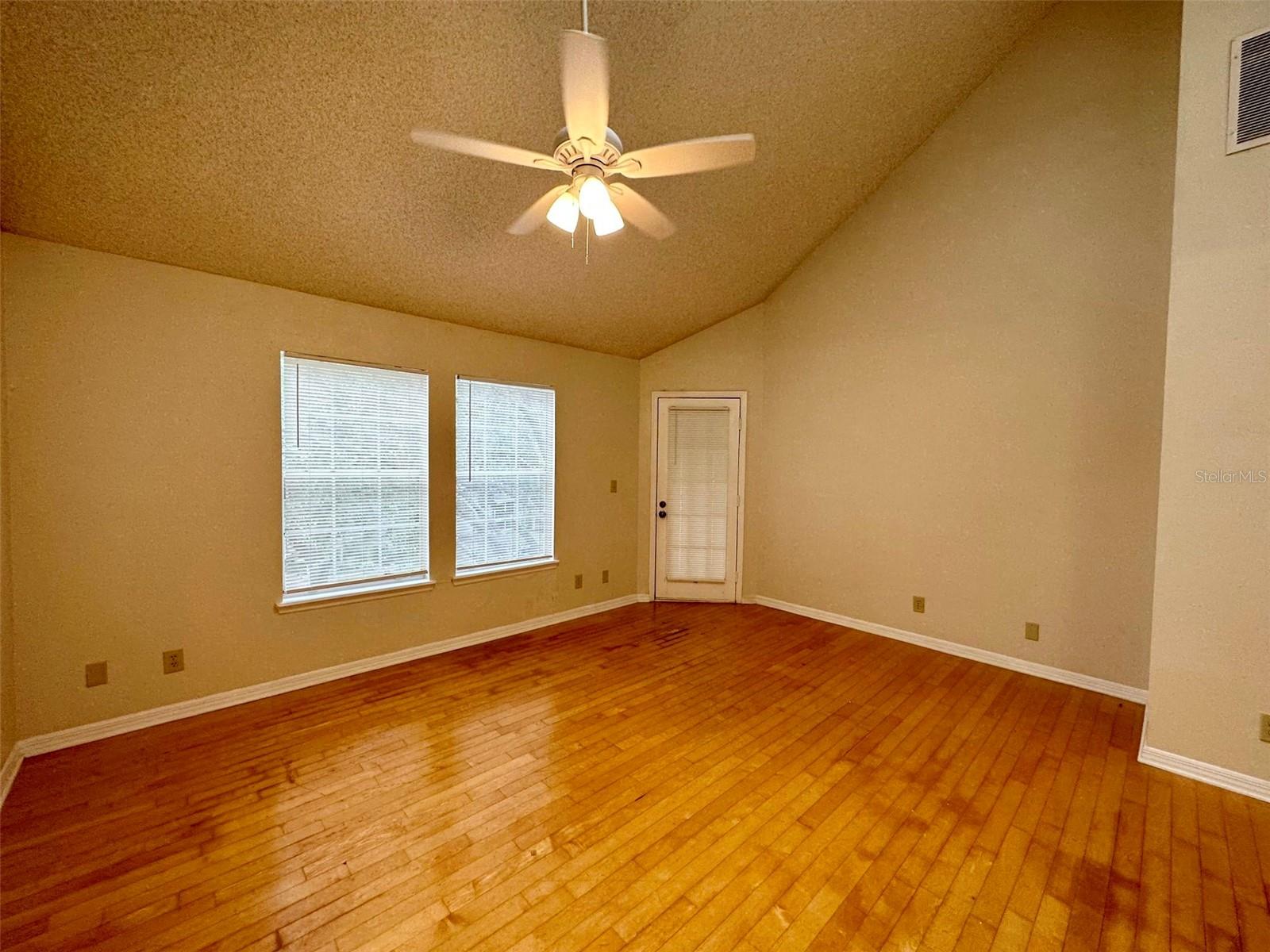 Image 5 of 23 For 5968 Westgate Drive 304