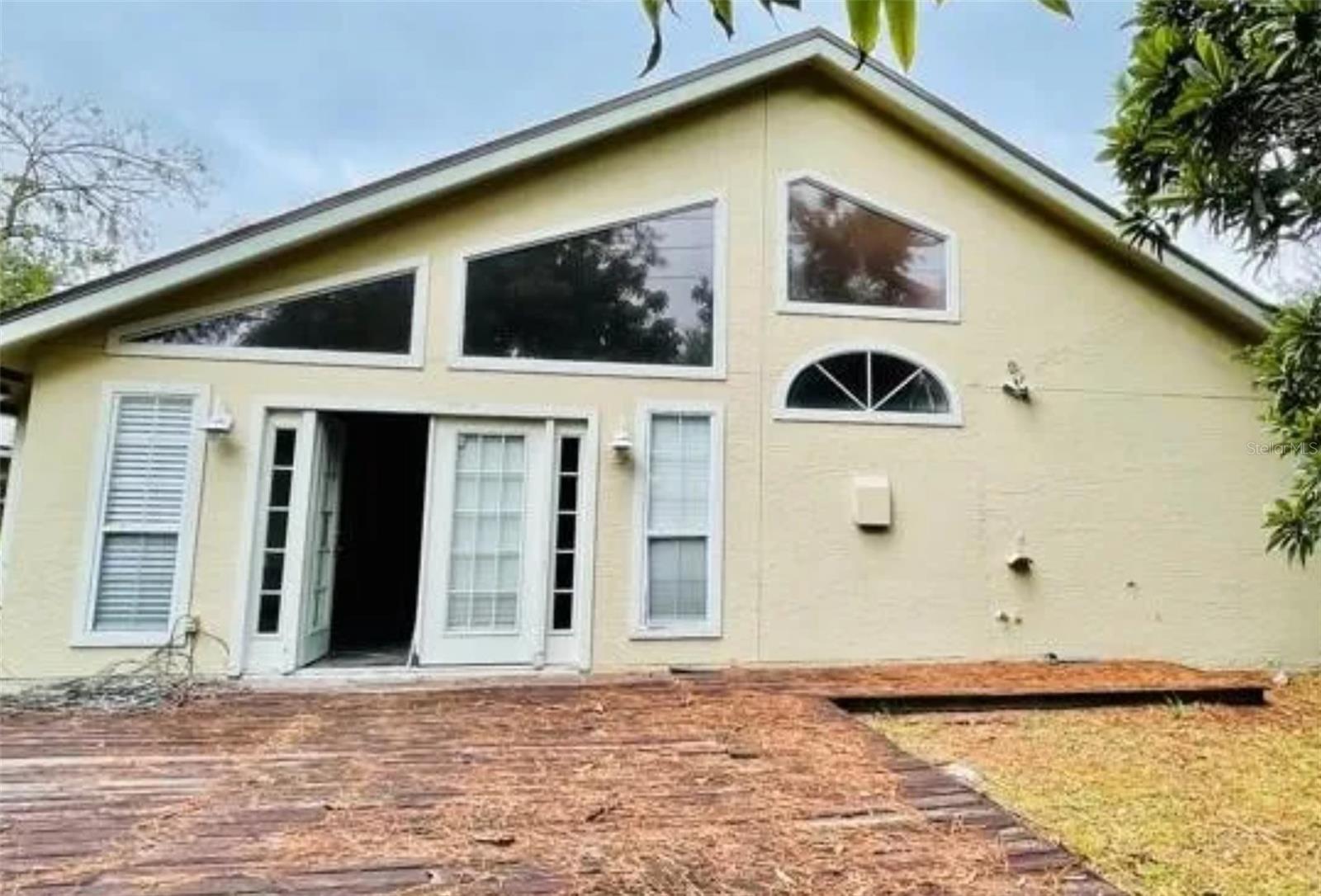 Image 2 of 7 For 211 Shadowbay Boulevard