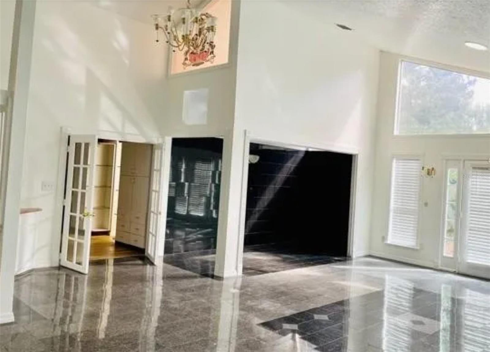 Image 3 of 7 For 211 Shadowbay Boulevard