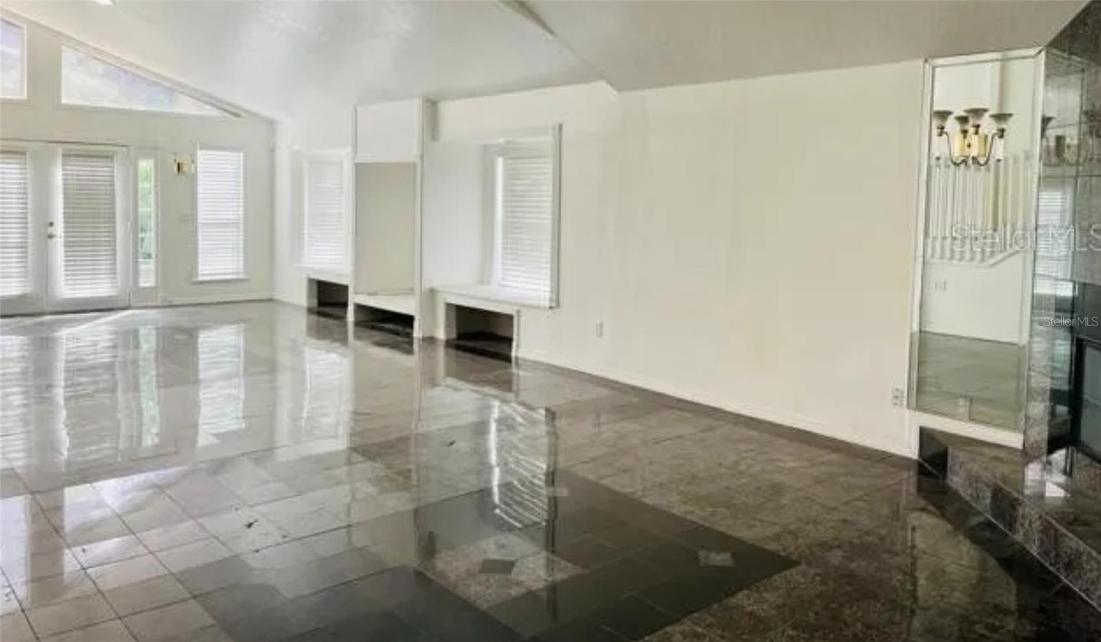 Image 4 of 7 For 211 Shadowbay Boulevard