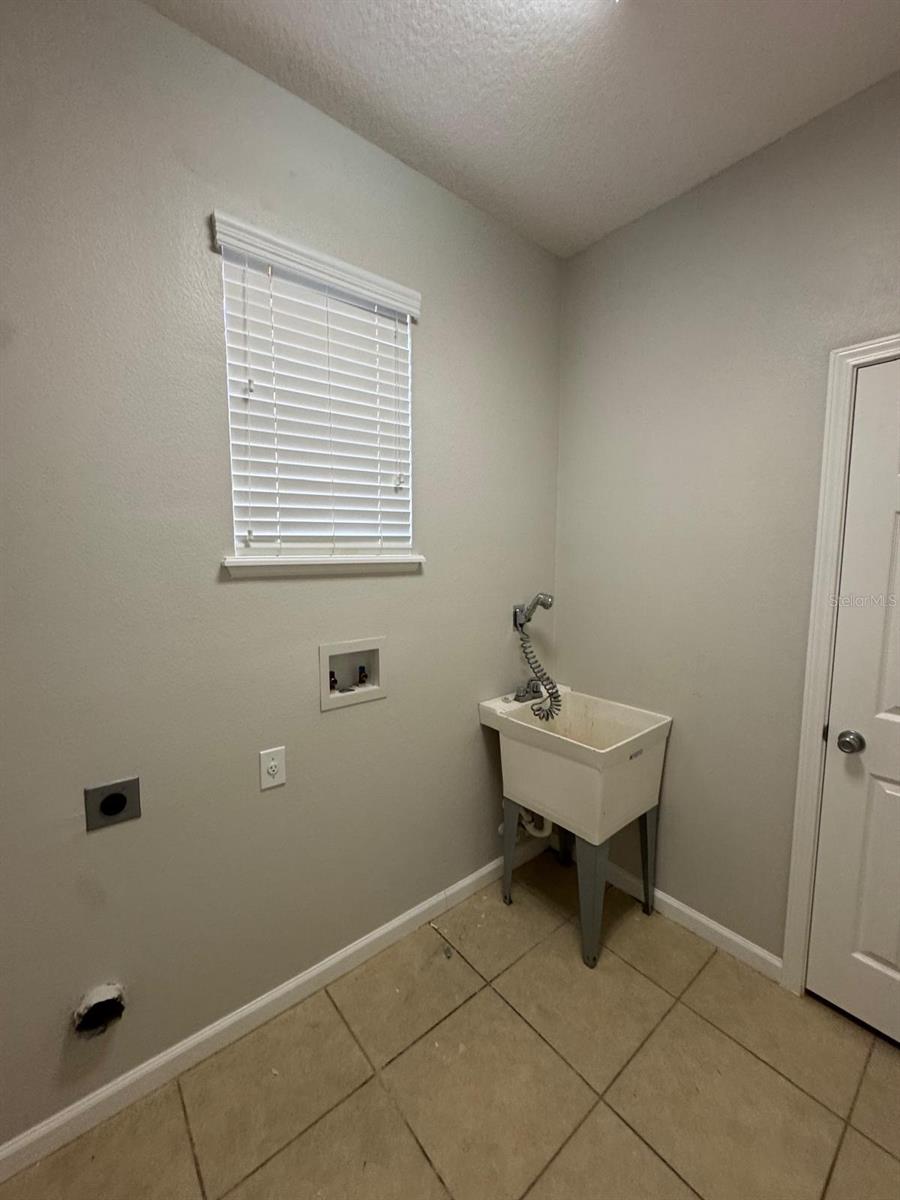 Image 13 of 25 For 624 Spring Oak Circle
