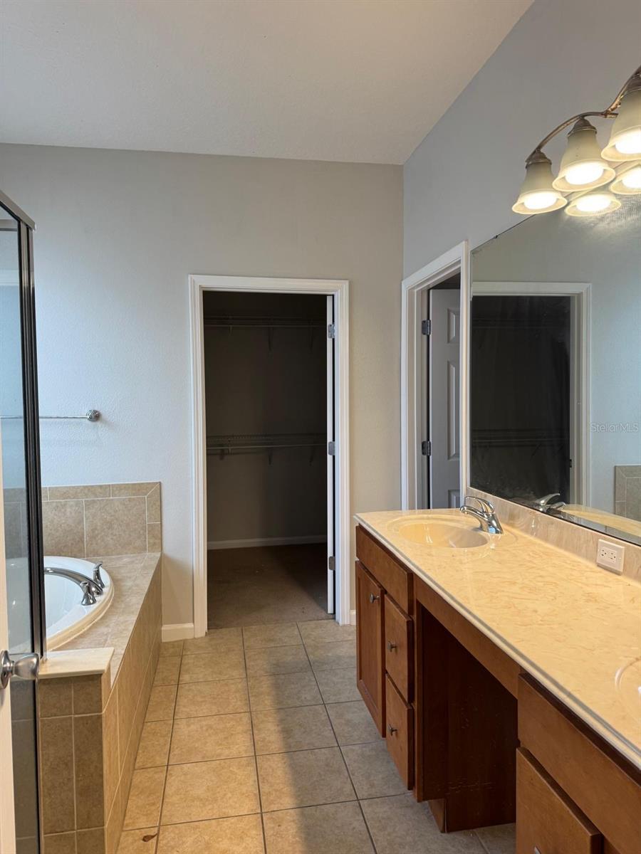 Image 21 of 25 For 624 Spring Oak Circle