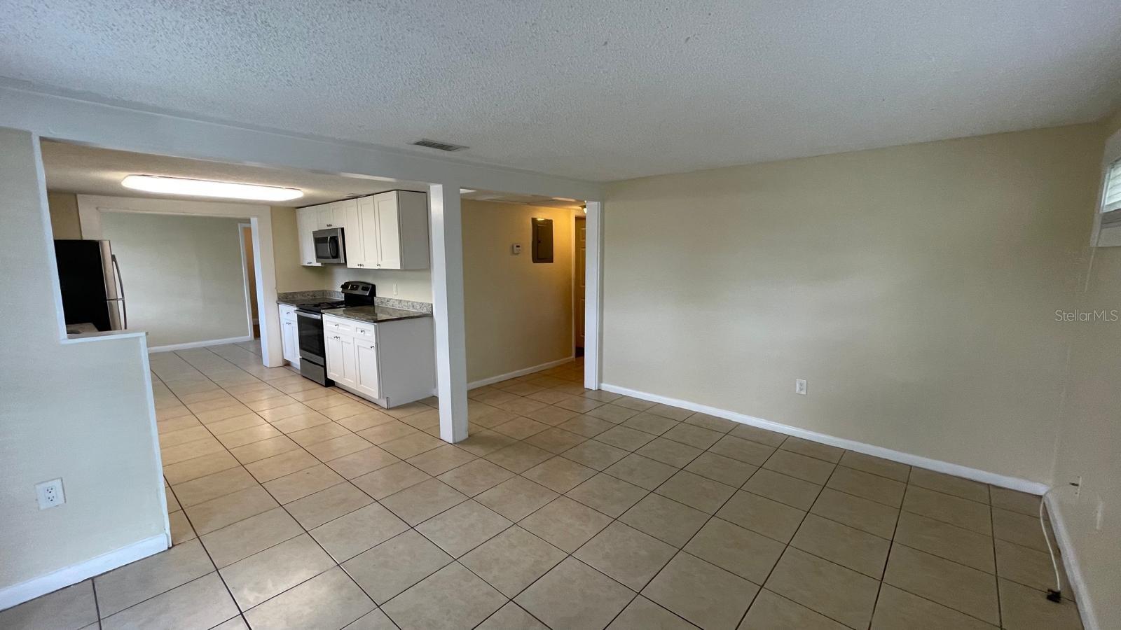 Image 4 of 18 For 1413 Hialeah Drive