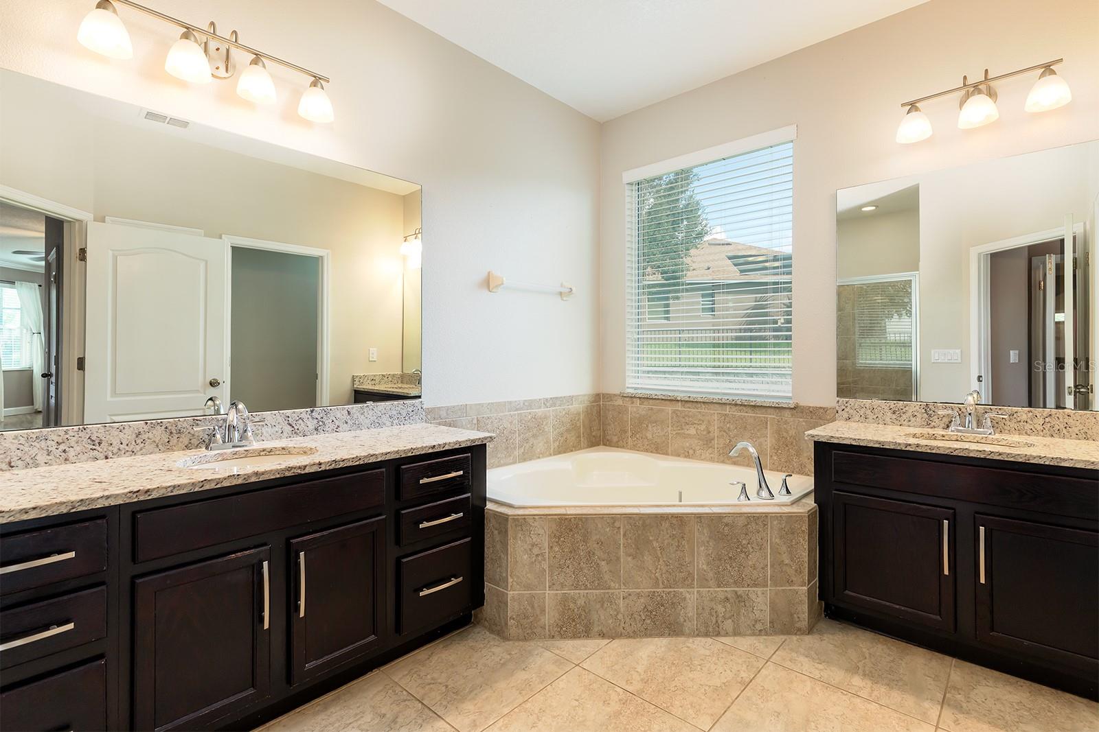 Image 22 of 41 For 2450 Misty Cove Circle