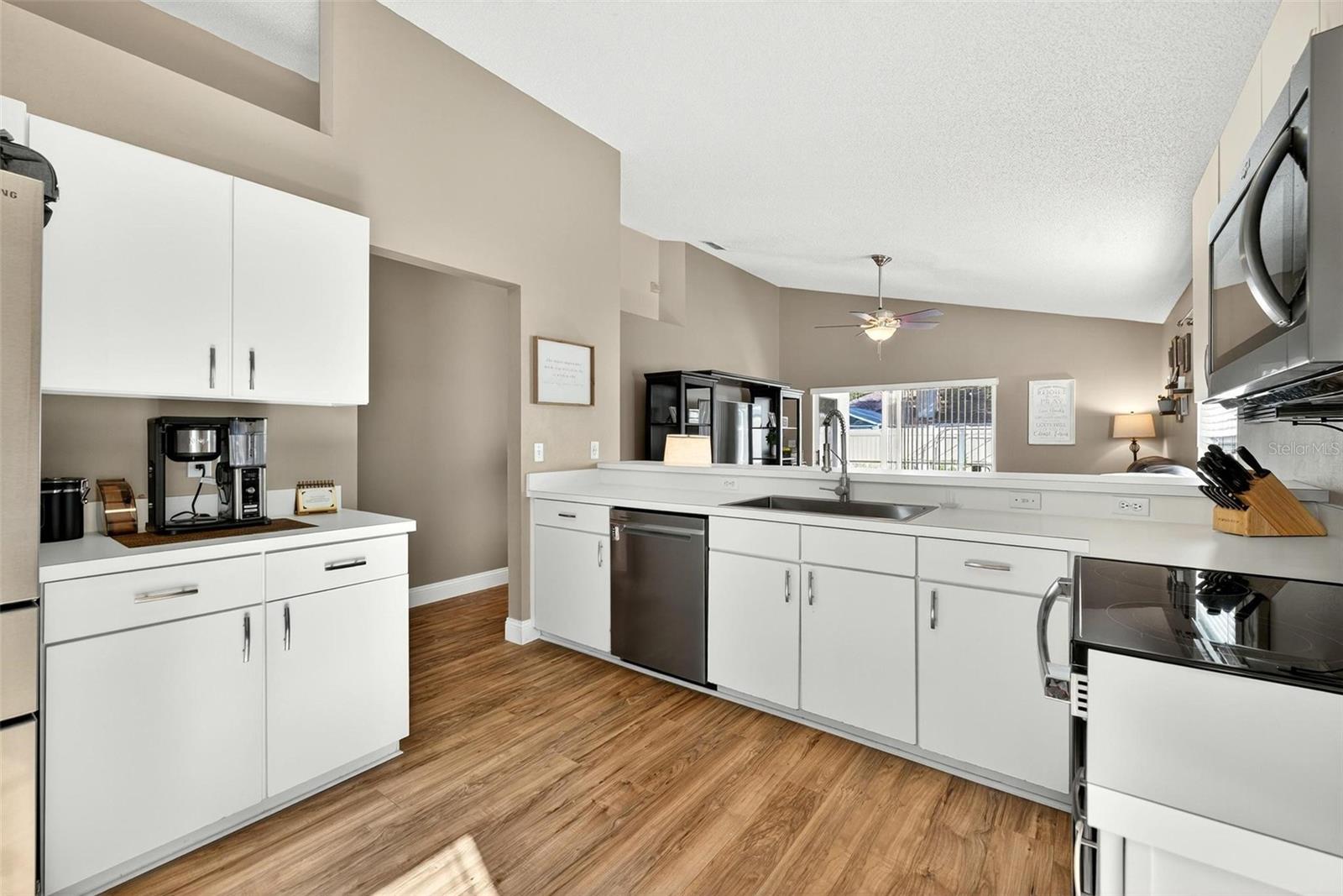 Image 19 of 72 For 497 Randon Terrace