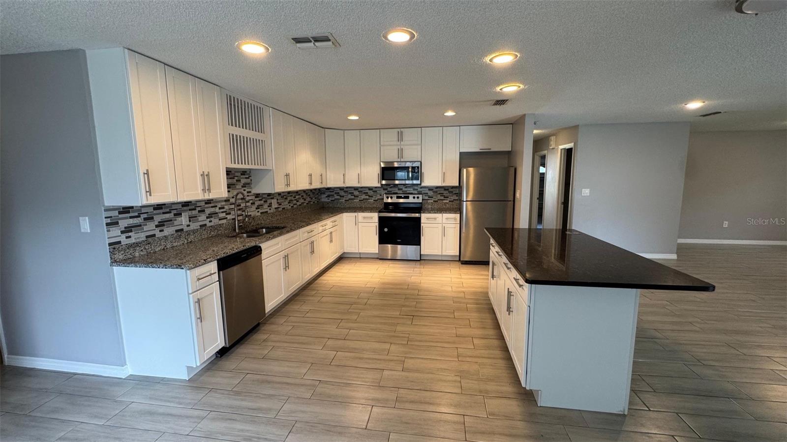 Image 6 of 22 For 1017 Beecher Street