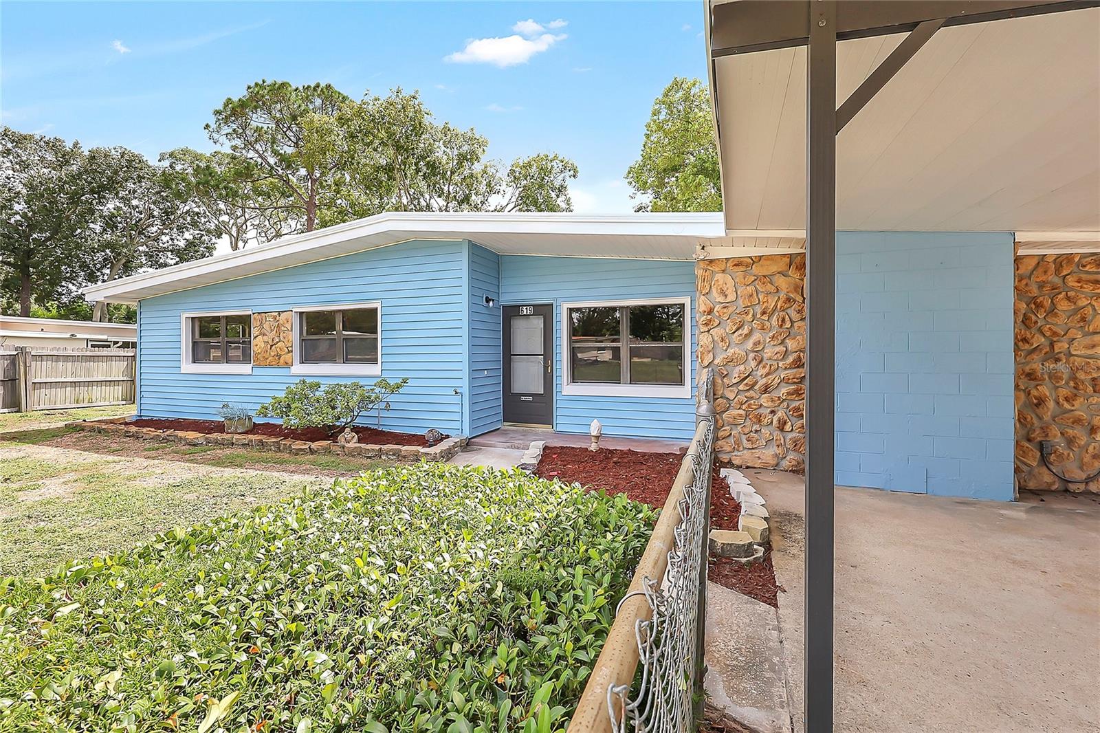 Image 3 of 32 For 619 Mimosa Terrace