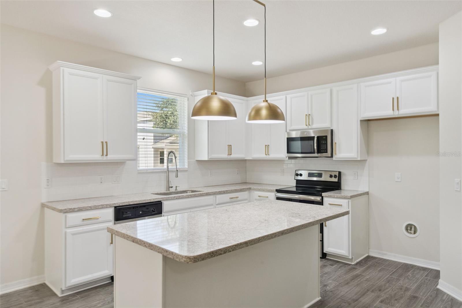 Image 13 of 62 For 14580 Cedar Hill Drive
