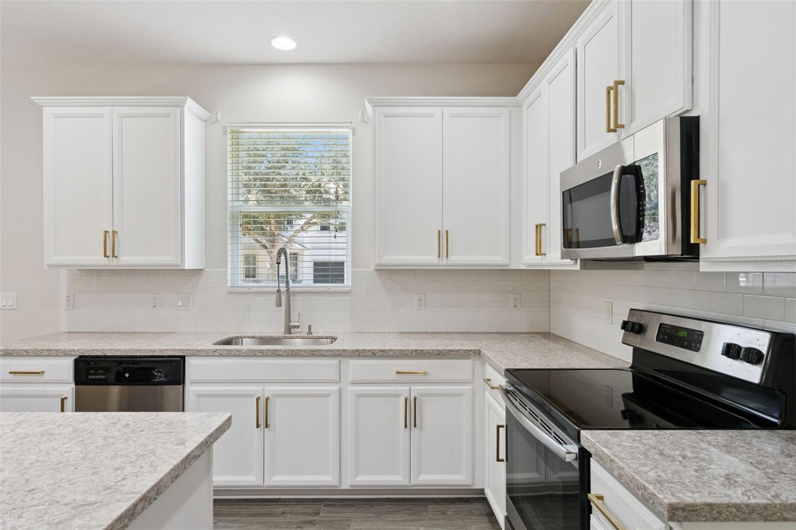Image 16 of 62 For 14580 Cedar Hill Drive