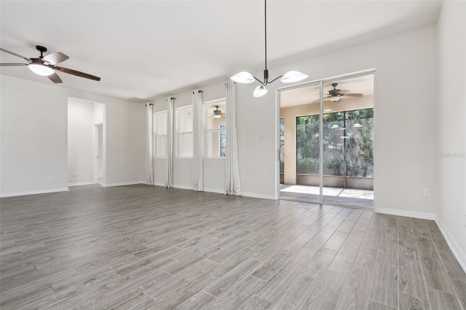 Image 18 of 62 For 14580 Cedar Hill Drive