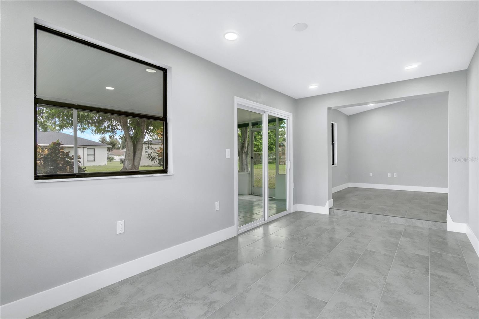 Image 14 of 42 For 2679 Forest View Lane