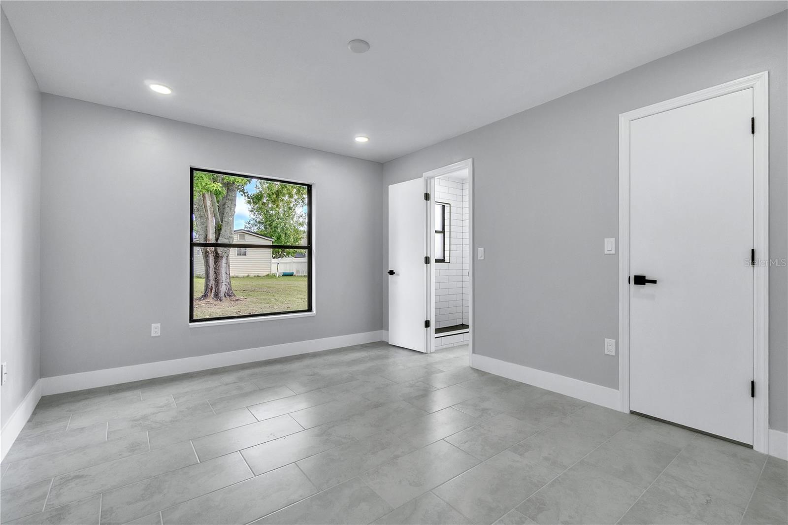 Image 15 of 42 For 2679 Forest View Lane