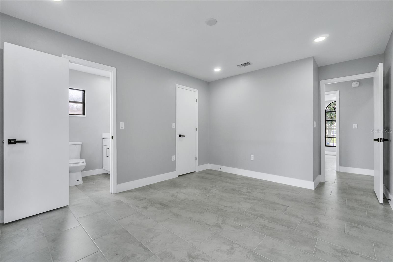 Image 16 of 42 For 2679 Forest View Lane