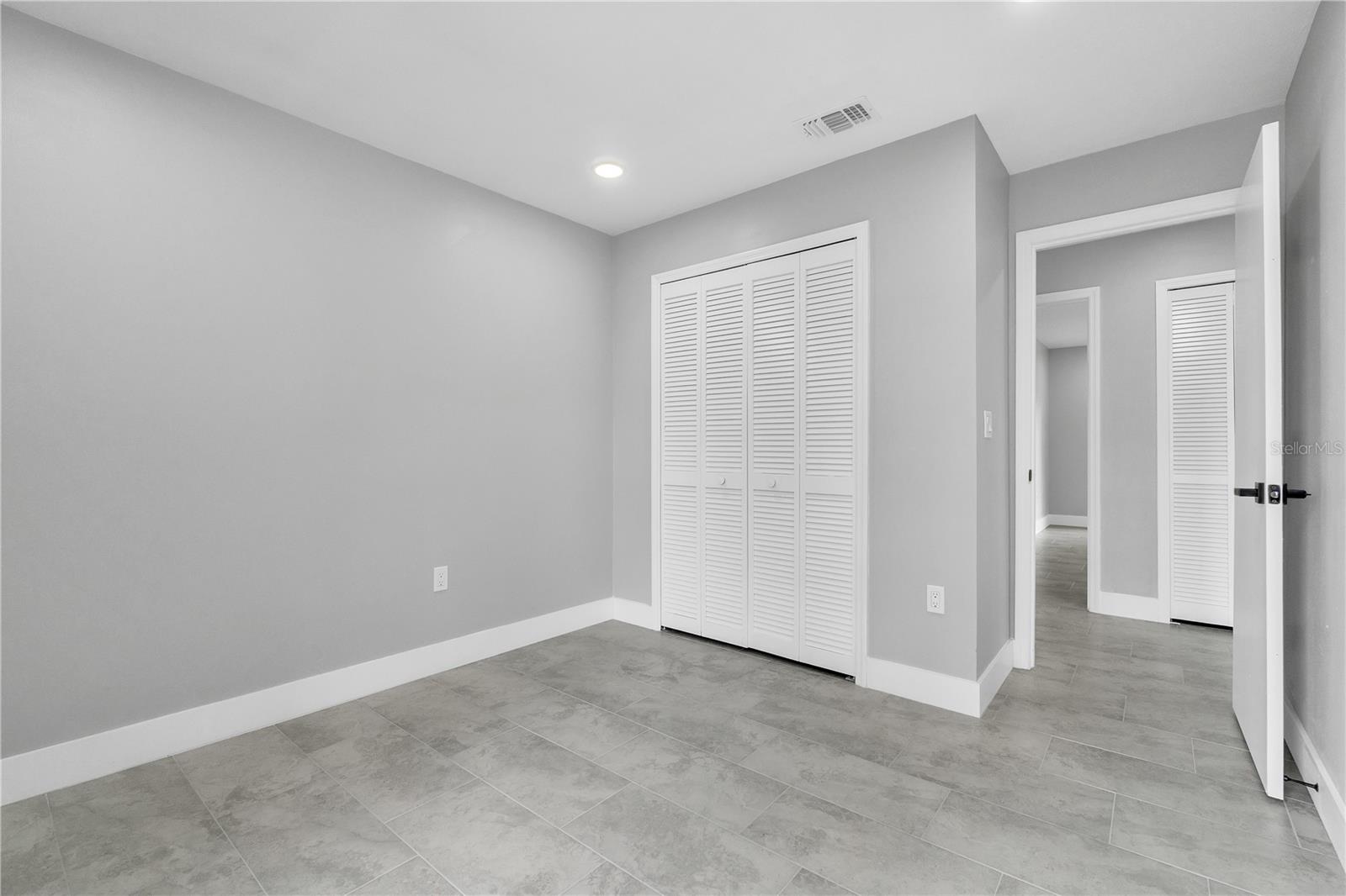 Image 21 of 42 For 2679 Forest View Lane