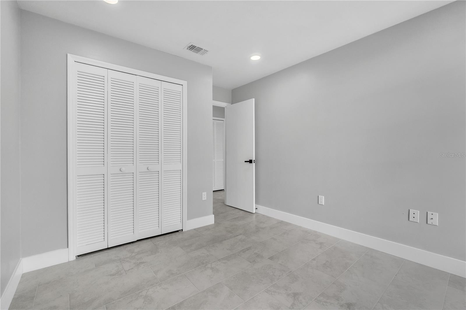 Image 22 of 42 For 2679 Forest View Lane