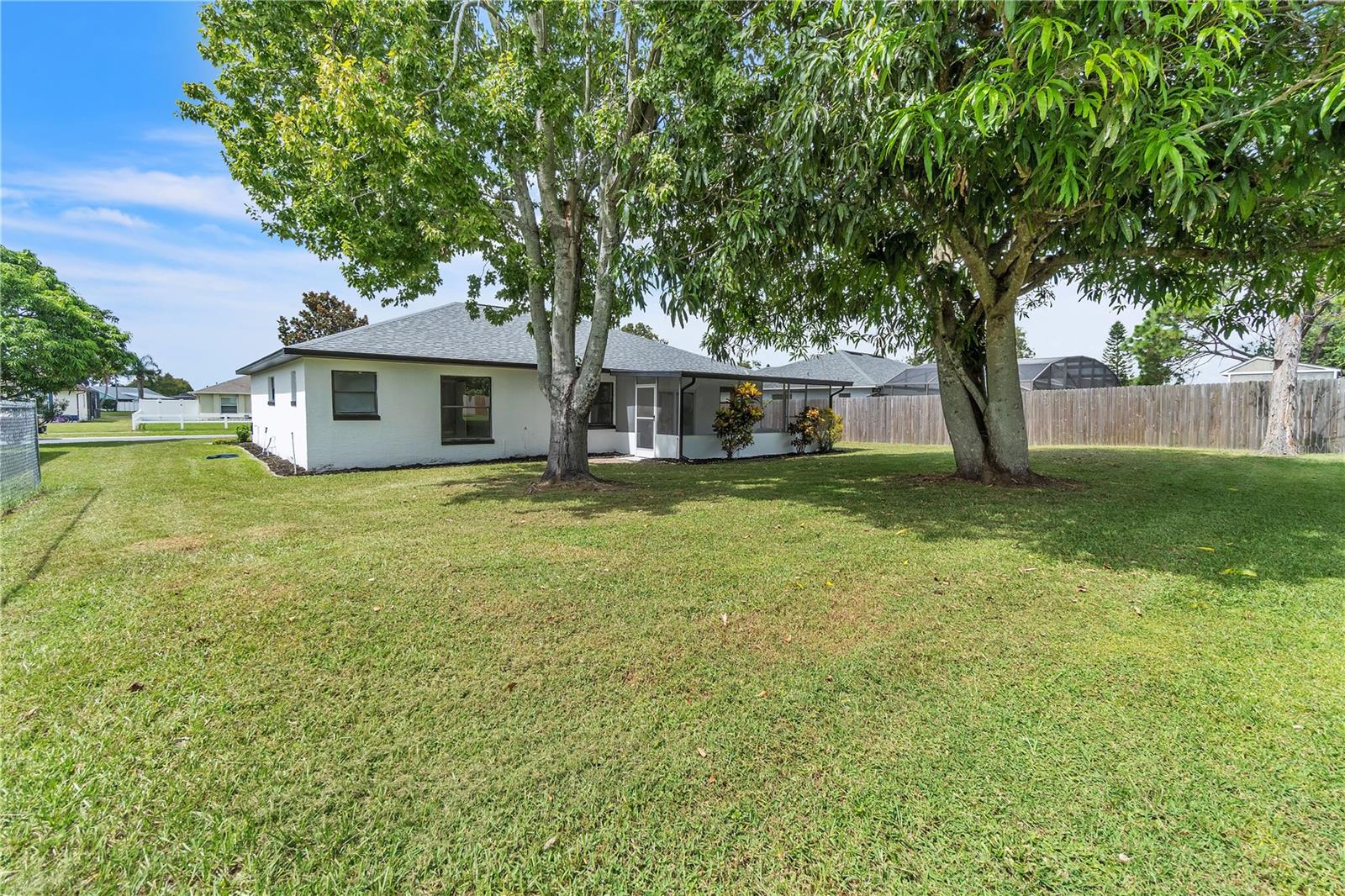 Image 31 of 42 For 2679 Forest View Lane