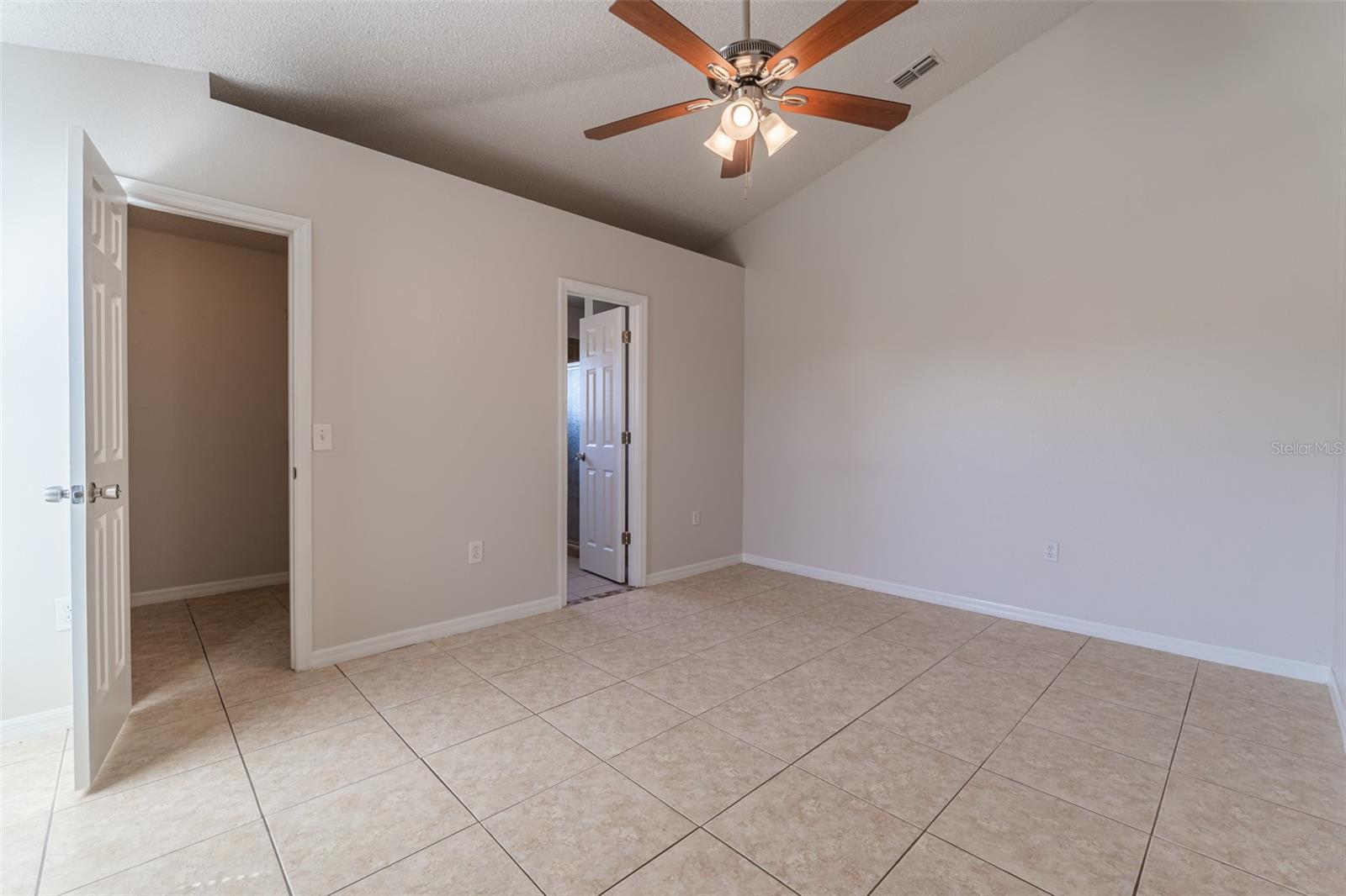 Image 11 of 26 For 719 Versailles Lane