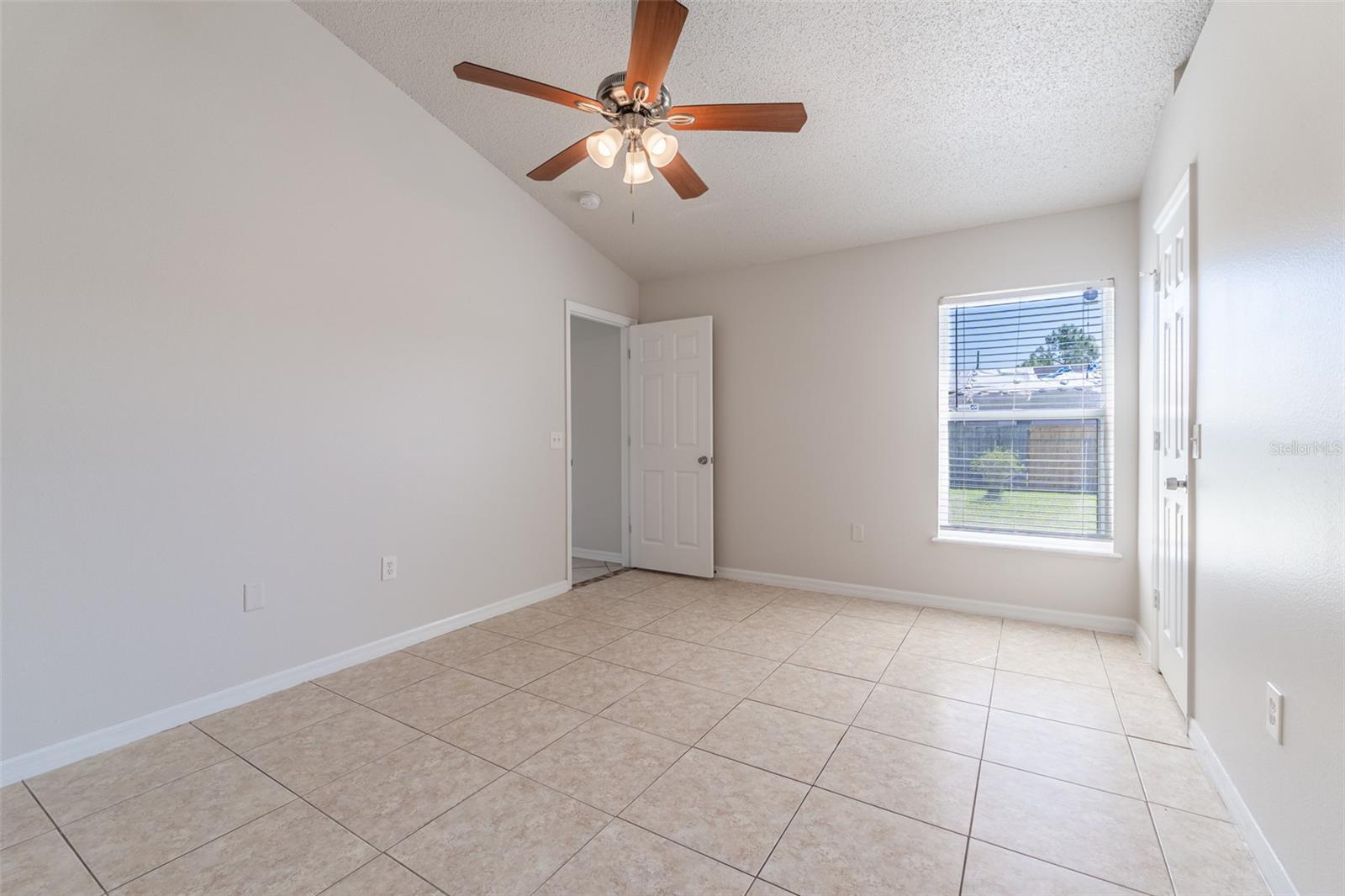 Image 12 of 26 For 719 Versailles Lane