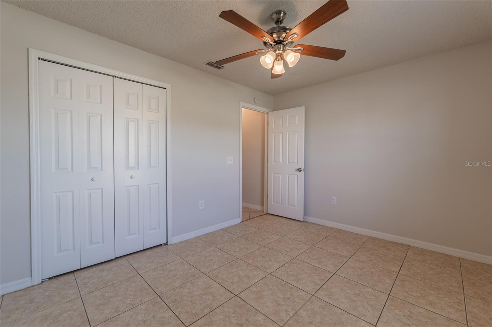 Image 21 of 26 For 719 Versailles Lane