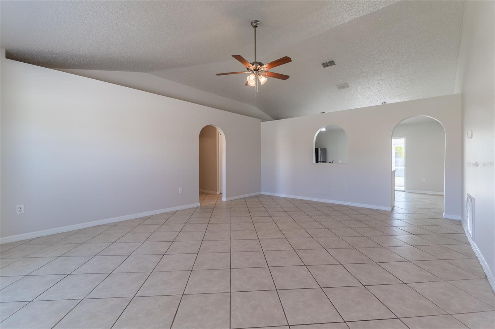 Image 4 of 26 For 719 Versailles Lane