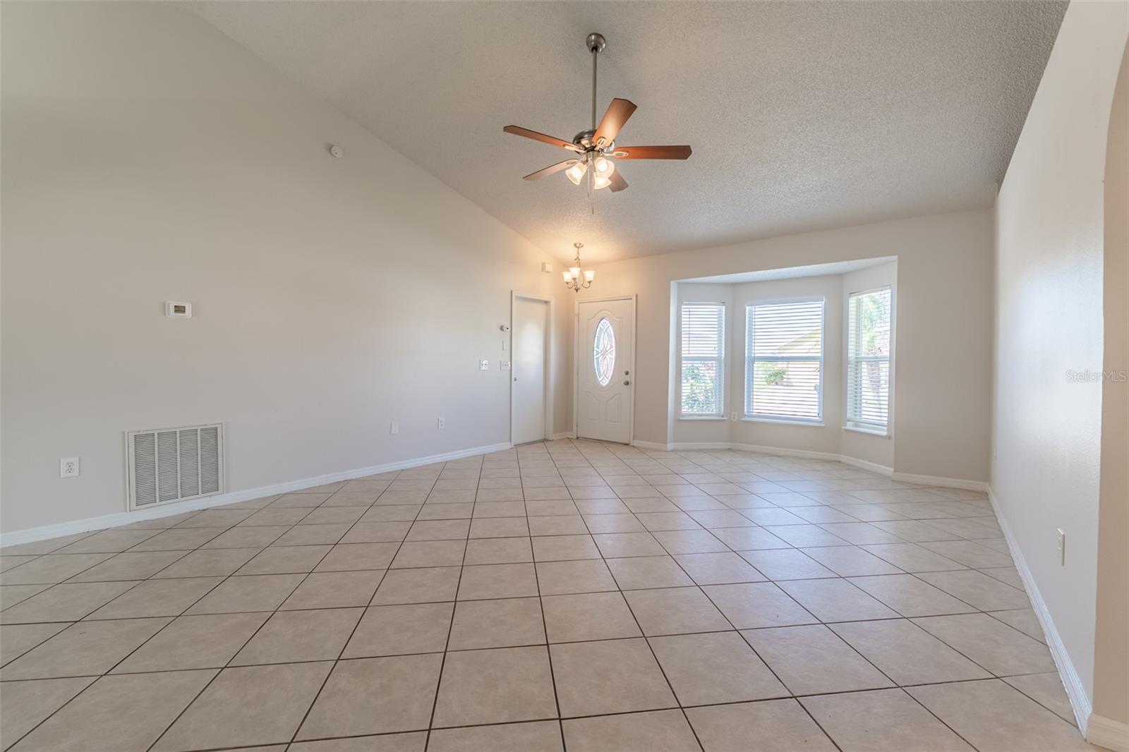 Image 5 of 26 For 719 Versailles Lane