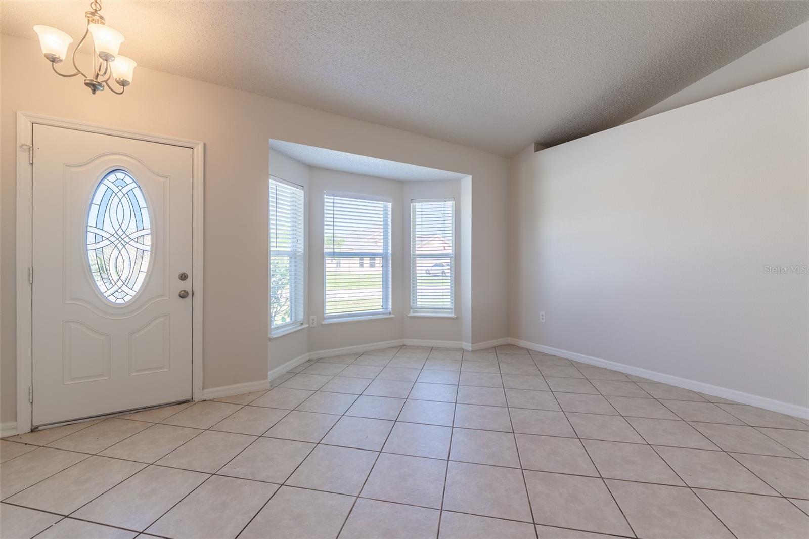 Image 7 of 26 For 719 Versailles Lane