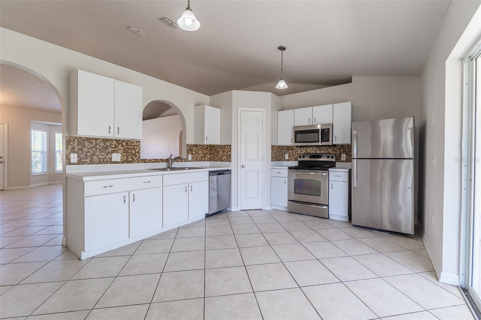 Image 9 of 26 For 719 Versailles Lane